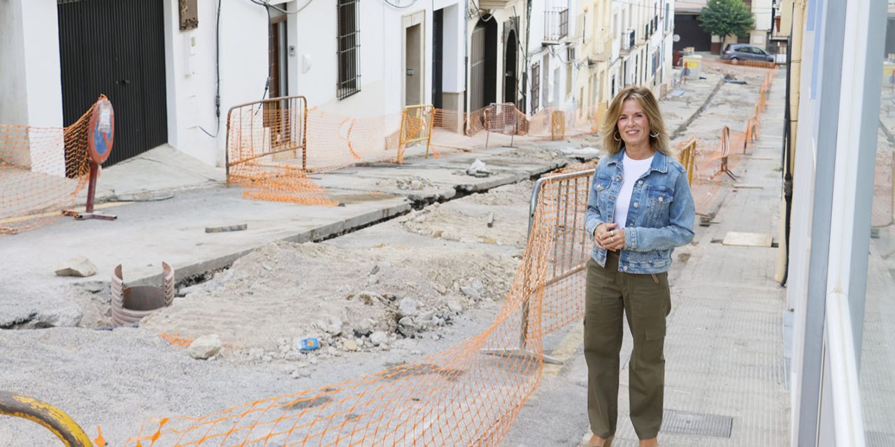 EL AYUNTAMIENTO ACOMETE LA MEJORA  LA RED DE ABASTECIMIENTO DE AGUA  EN LA CALLE FELIPE II